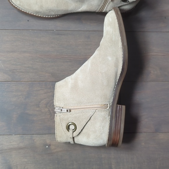 Clark's Women's Camzin Size 6.5 Ankle Boots - Picture 7 of 8